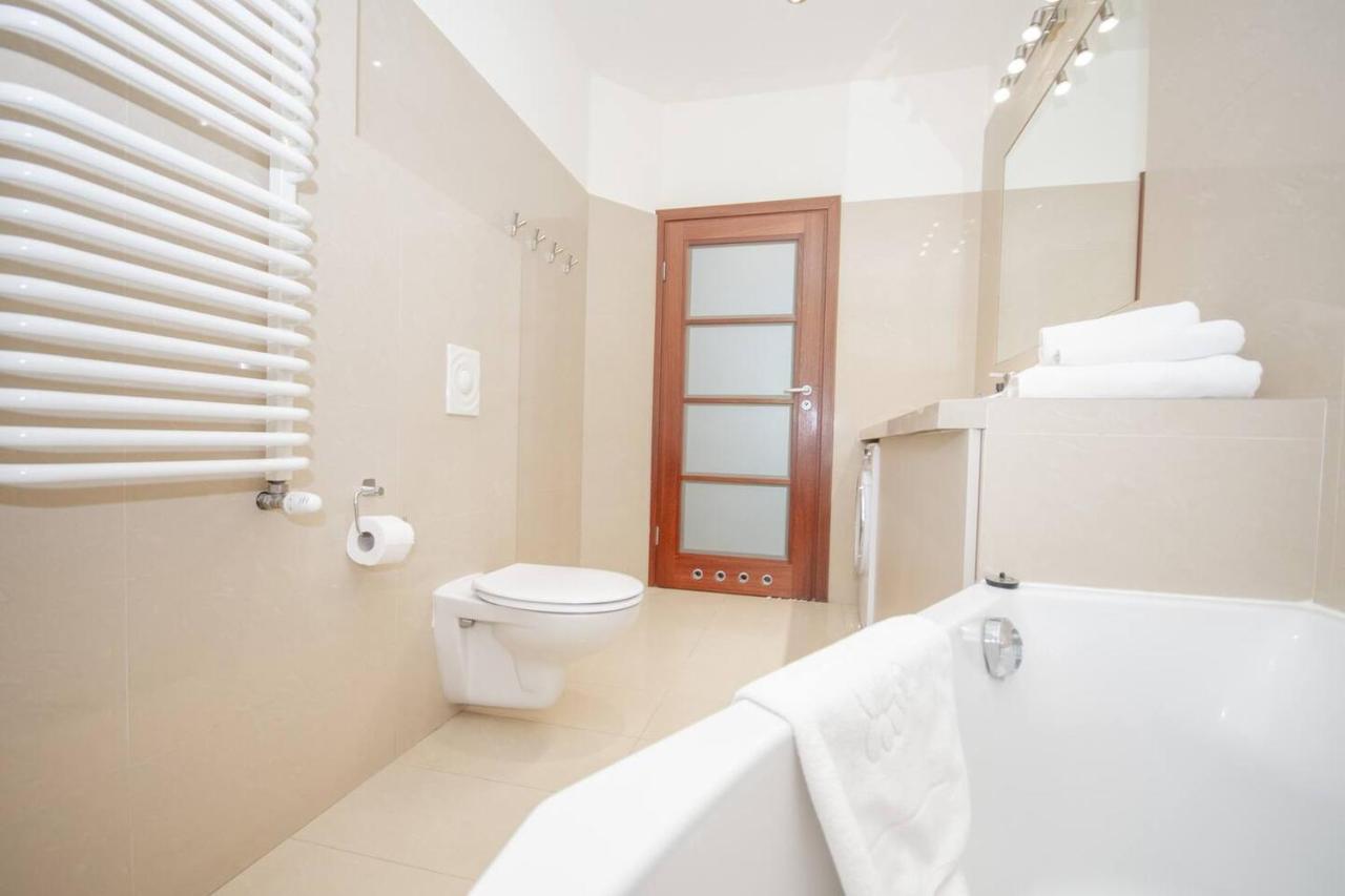 Inpoint 2-Bedrooms Apartment With Private Garden And Free Parking Краков Экстерьер фото