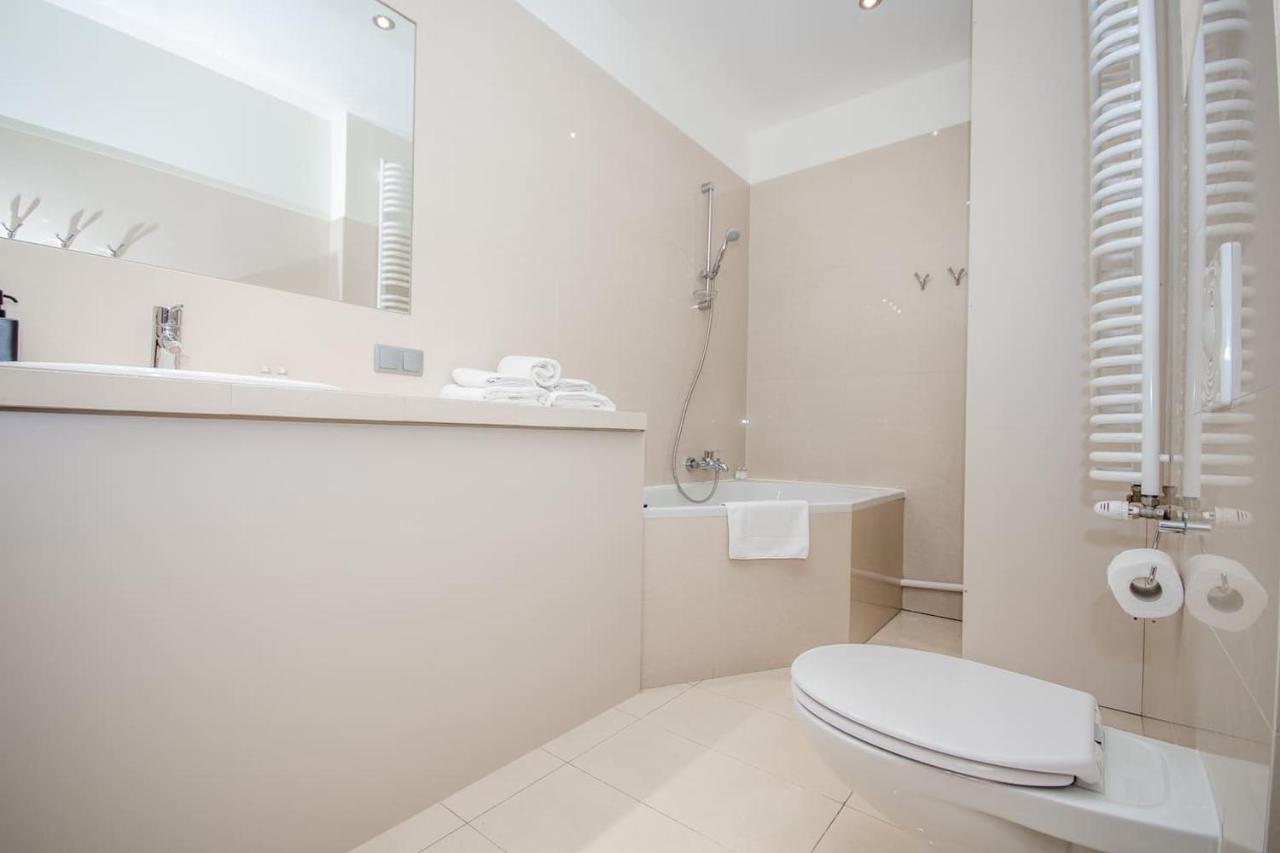Inpoint 2-Bedrooms Apartment With Private Garden And Free Parking Краков Экстерьер фото
